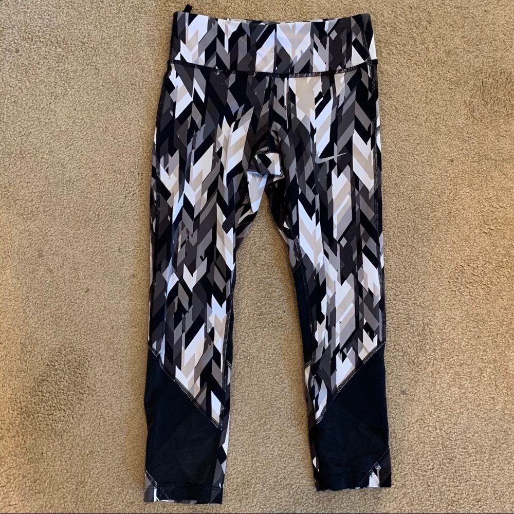New Nike Capri Sz XS Geometric crop leggings tight